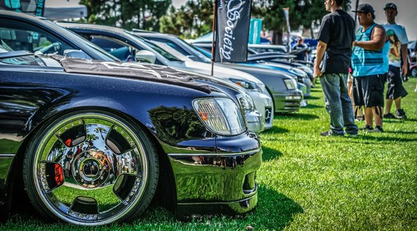 Robes décolletées : élégance, confort et style pour toutes occasions