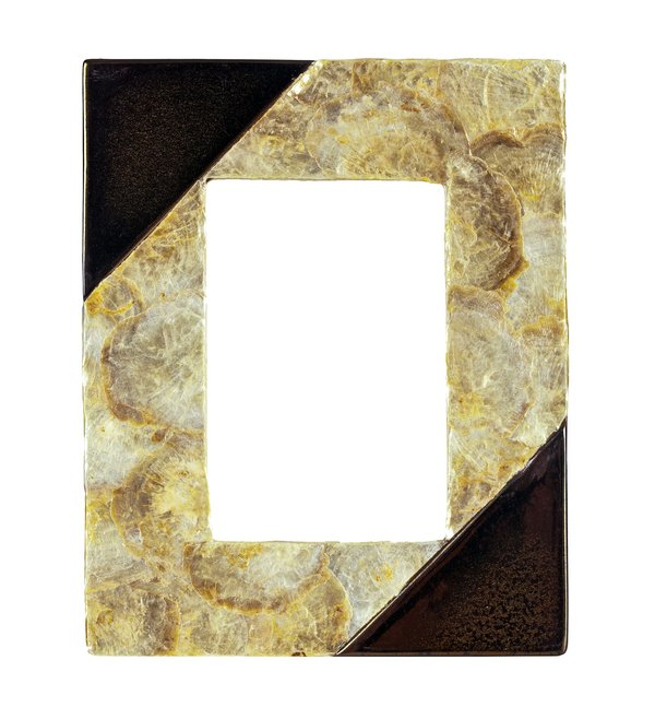 Comment associer des accessoires en nacre avec des vêtements de soirée?